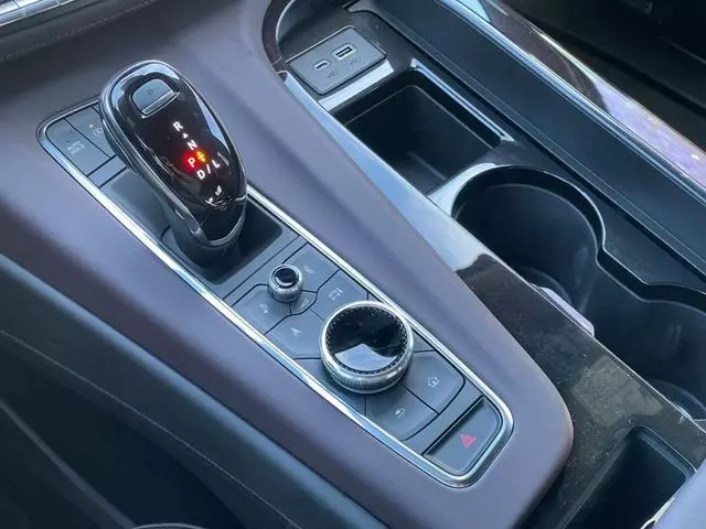 Escalade V - Imagem 3